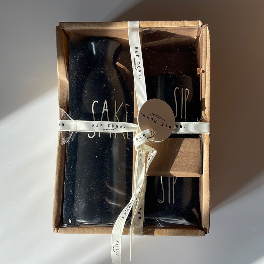 Rae Dunn Sake Set